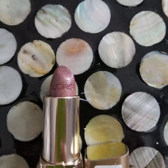 makeup - Picture 2 of 4